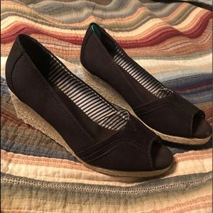 Sonoma open toe wedge black